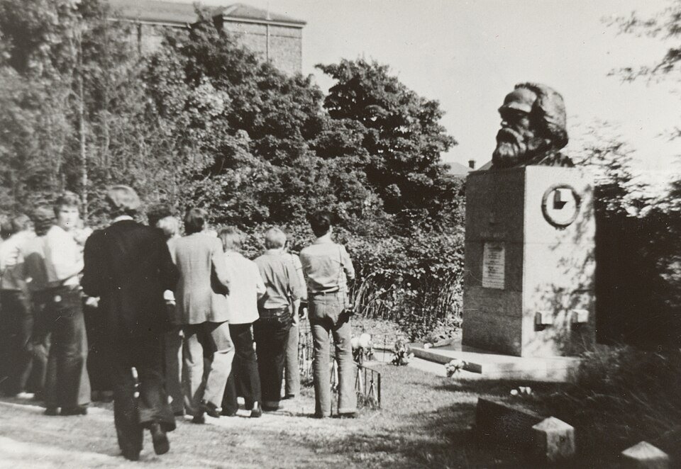 Fotografía histórica de la tumba de Karl Marx