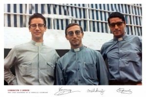 Tres sacerdotes en una fotografía histórica
